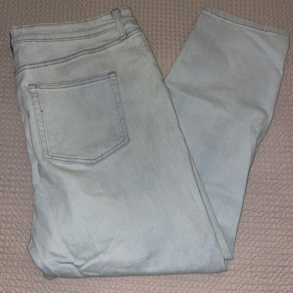 Light wash mom jeans